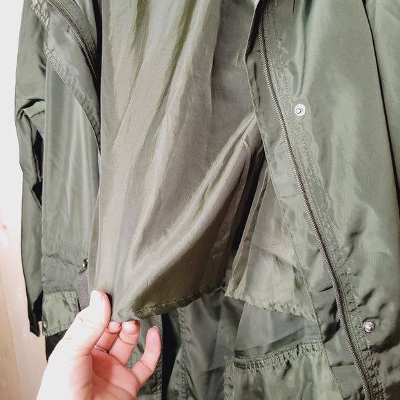 Olive Green Packable Spring jacket windbreaker - Picture 9 of 11